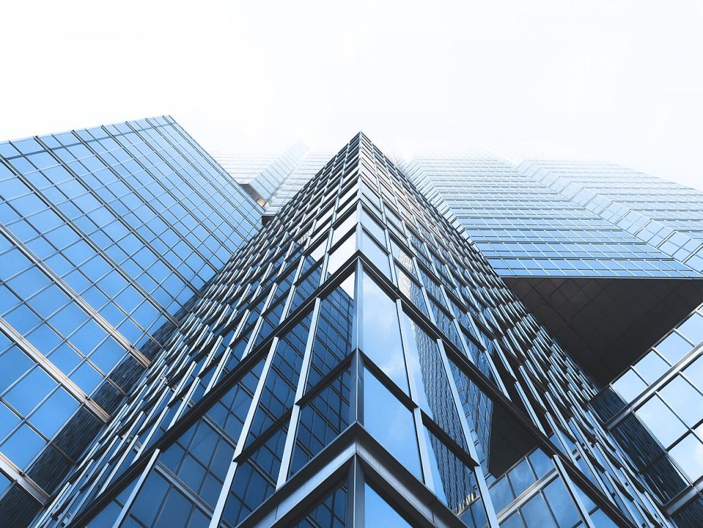 Cam cepheli modern ofis binası